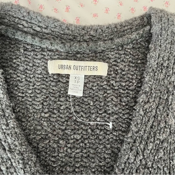 urban outfitters grey knit cardigan🎀🎀 - Picture 2 of 2